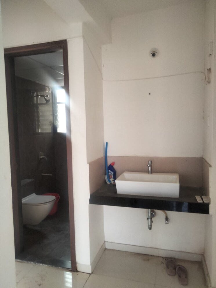 Bathroom, mantra-monarch 2 Bedroom 685 Sq.Ft. Apartment In Balewadi Pune 9495386