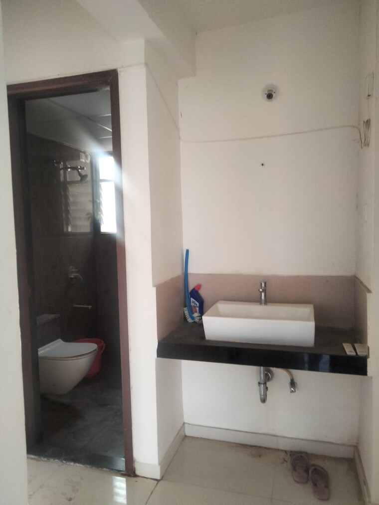 Bathroom, mantra-monarch 2 Bedroom 685 Sq.Ft. Apartment In Balewadi Pune 9495386