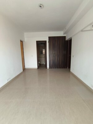 Room in 3.5 BHK Apartment at ILD Greens, Sector 37c – for Rent