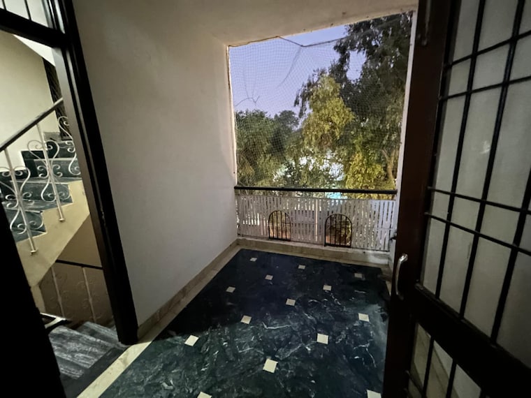 Kitchen, panchsheel park 3 Bedroom 300 Sq.Yd. Builder Floor In Panchsheel Park Delhi 9495450