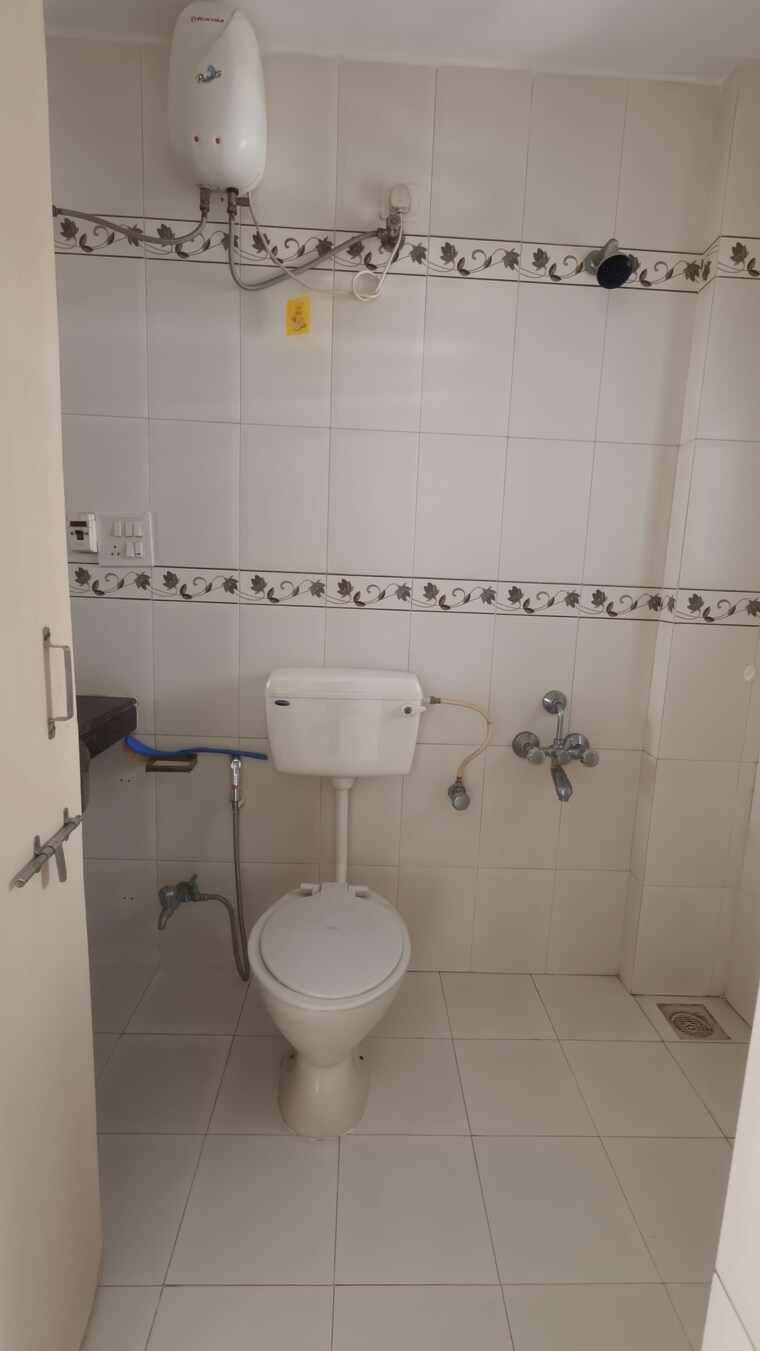 Bathroom, anand-park-aundh 3 Bedroom 1450 Sq.Ft. Apartment In Aundh Pune 9495501