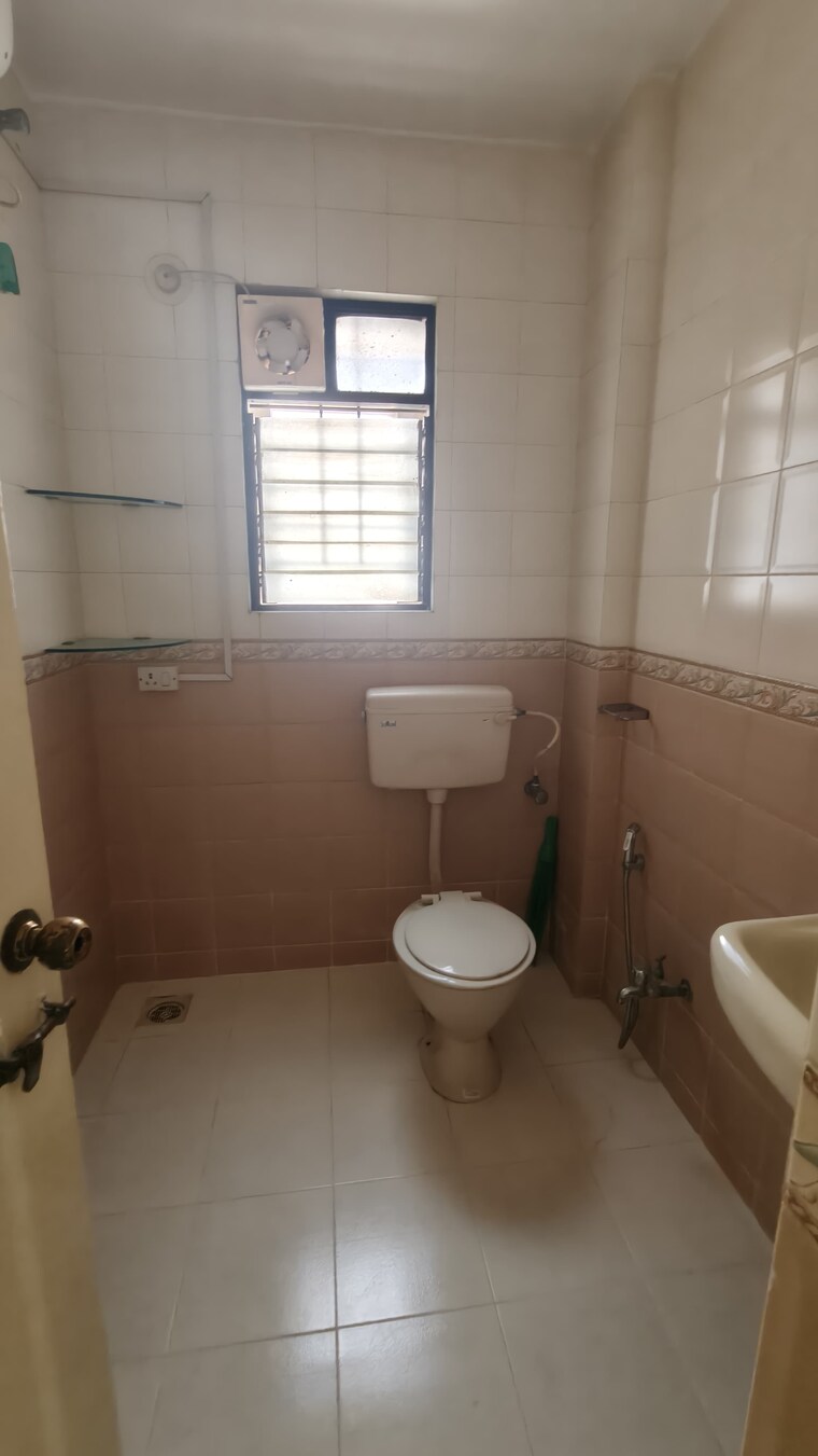 Bathroom, anand-park-aundh 3 Bedroom 1450 Sq.Ft. Apartment In Aundh Pune 9495501