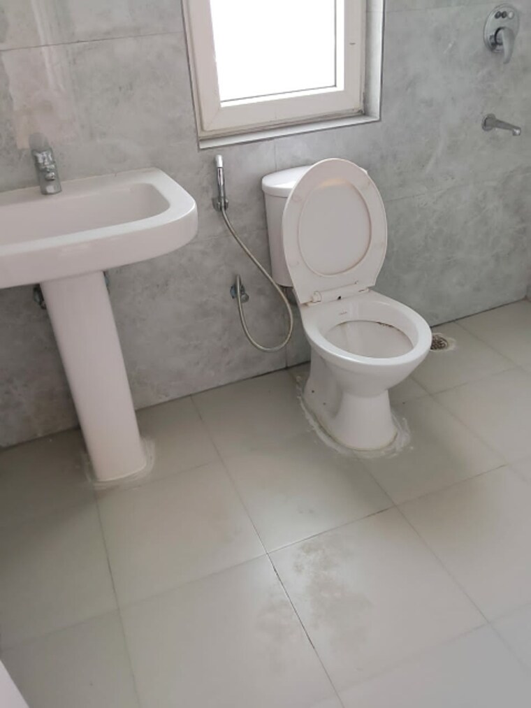 Bathroom, ild-grand 3 Bedroom 1820 Sq.Ft. Apartment In Sector 37c Gurgaon 9495500