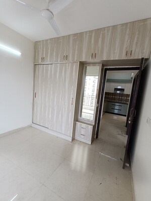 Room in 2 BHK Apartment at Signature Global Prime, Sector 63a – for Rent