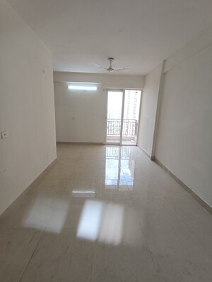 Room in 2 BHK Apartment at Signature Global Prime, Sector 63a – for Rent