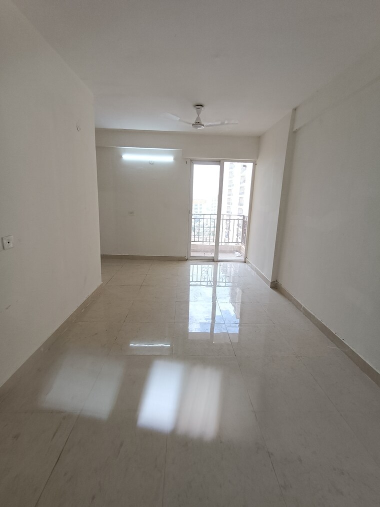 Room, signature-global-prime 2 Bedroom 834 Sq.Ft. Apartment In Sector 63a Gurgaon 9495544