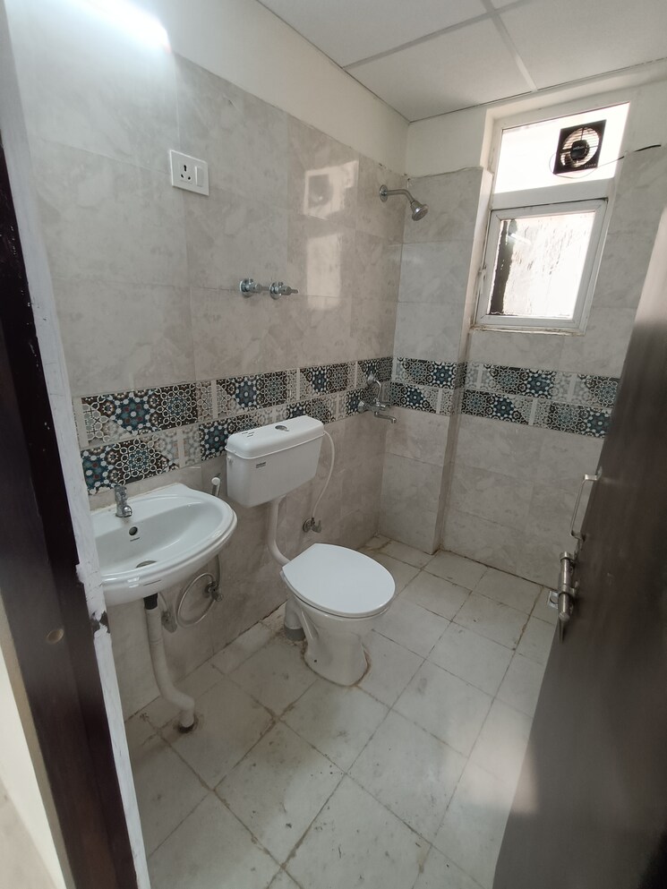 Bathroom, signature-global-prime 2 Bedroom 834 Sq.Ft. Apartment In Sector 63a Gurgaon 9495544