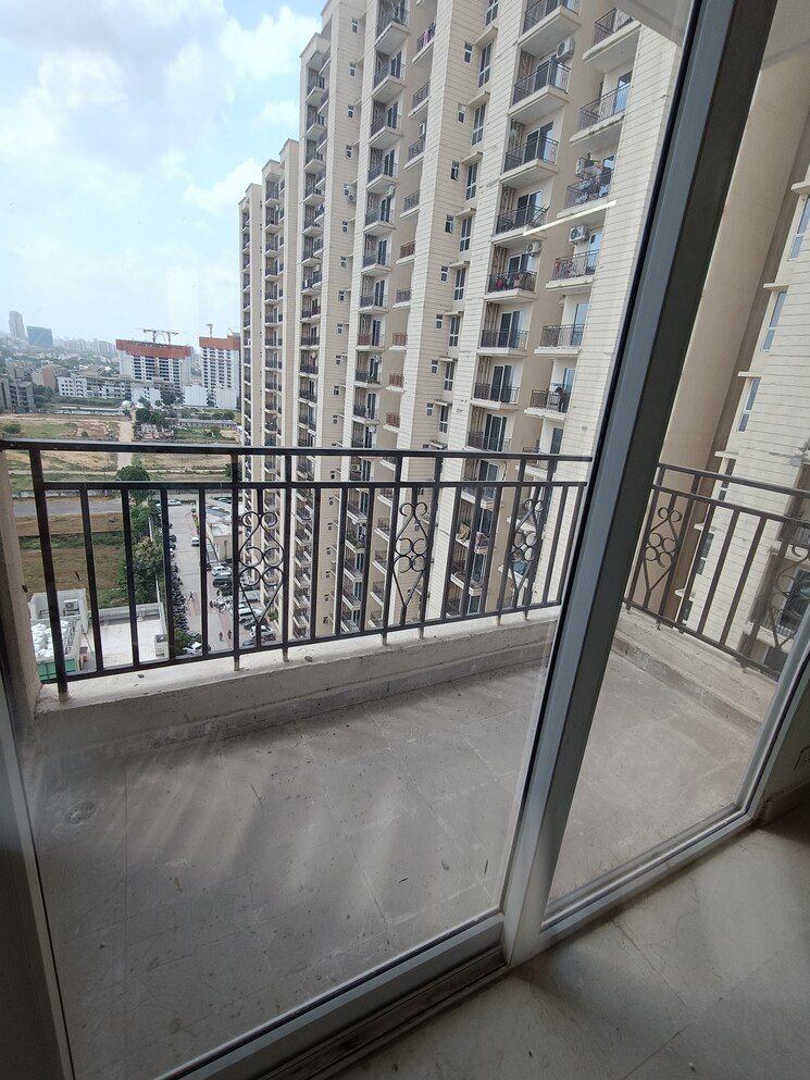 Balcony, signature-global-prime 2 Bedroom 834 Sq.Ft. Apartment In Sector 63a Gurgaon 9495544
