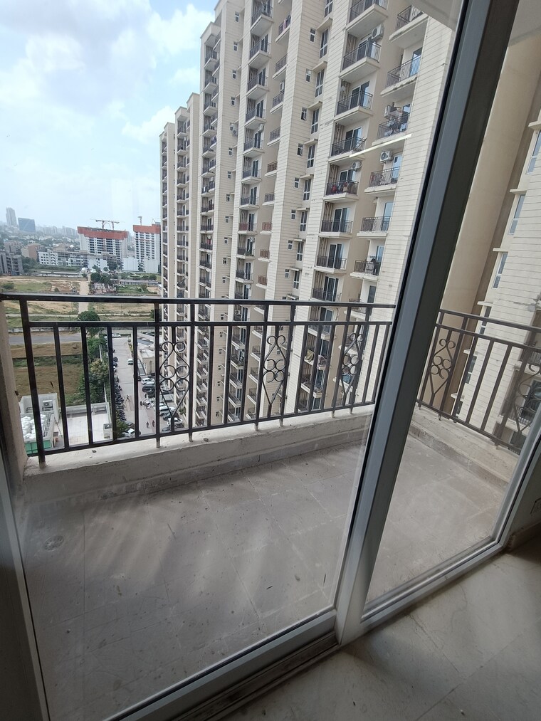 Balcony, signature-global-prime 2 Bedroom 834 Sq.Ft. Apartment In Sector 63a Gurgaon 9495544