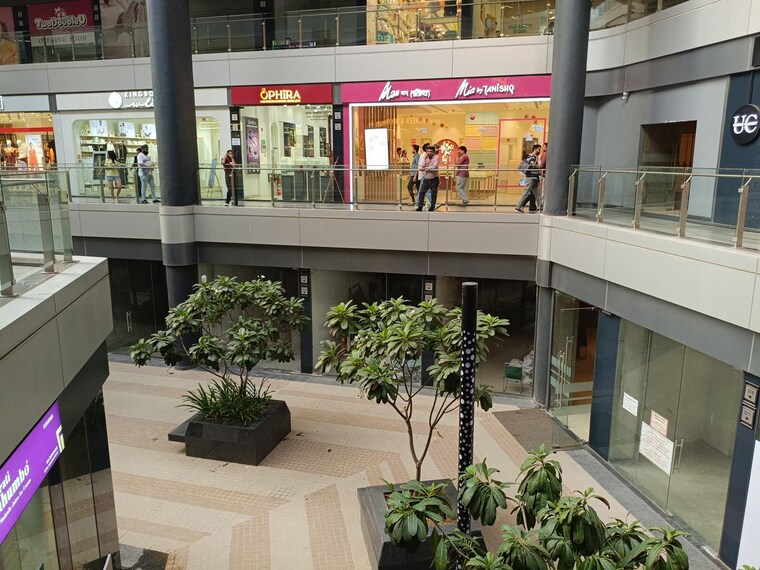 Balcony, panchsheel enclave 4 Bedroom 600 Sq.Yd. Builder Floor In Panchsheel Enclave Delhi 9495503