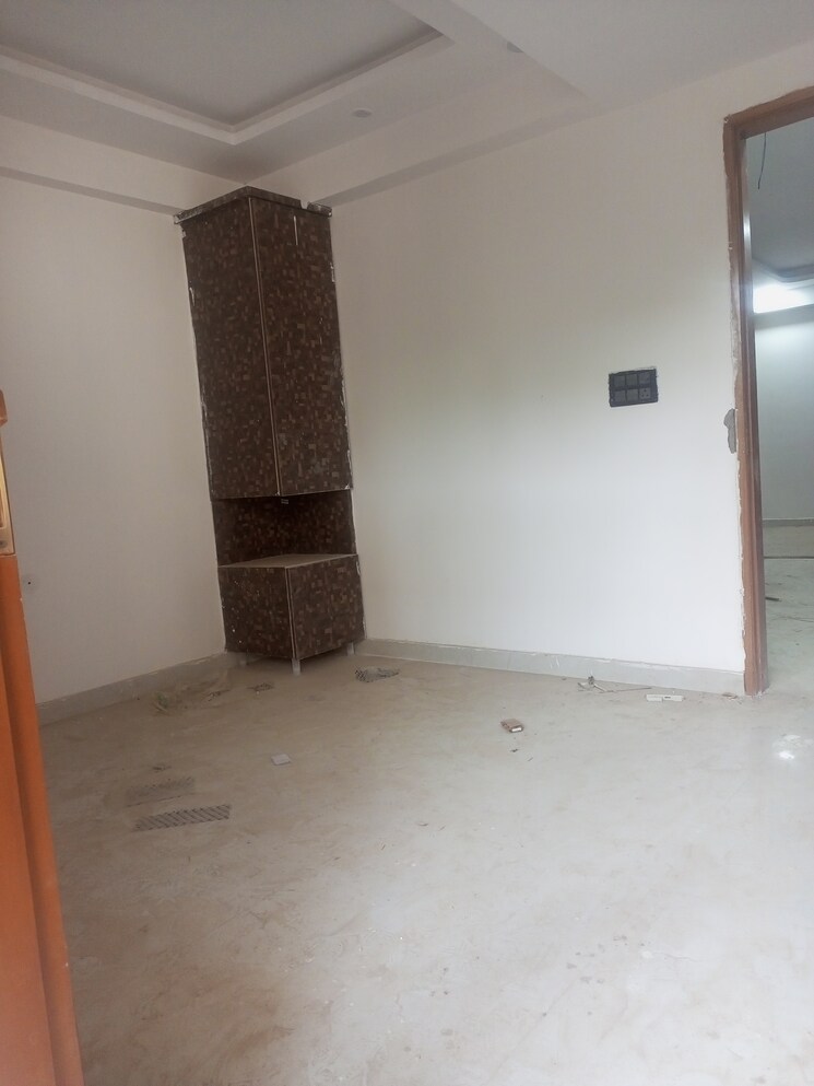 Room, sector 74 4 Bedroom 1650 Sq.Ft. Builder Floor In Sector 74 Noida 9495551