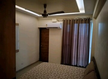 Room in 3 BHK Apartment at Puri Pratham, Sector 84 – for Rent