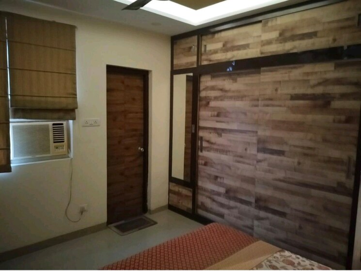 Room, puri-pratham 3 Bedroom 1400 Sq.Ft. Apartment In Sector 84 Faridabad 9495508