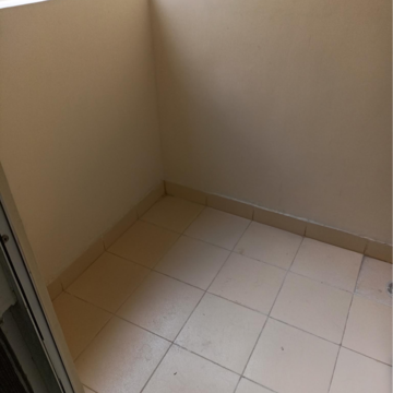 Furnished Amenities in 2.5 BHK Apartment at Mahagun Mirabella, Sector 79 – for Rent