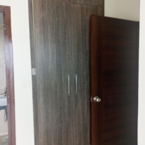 Furnished Amenities in 2.5 BHK Apartment at Mahagun Mirabella, Sector 79 – for Rent