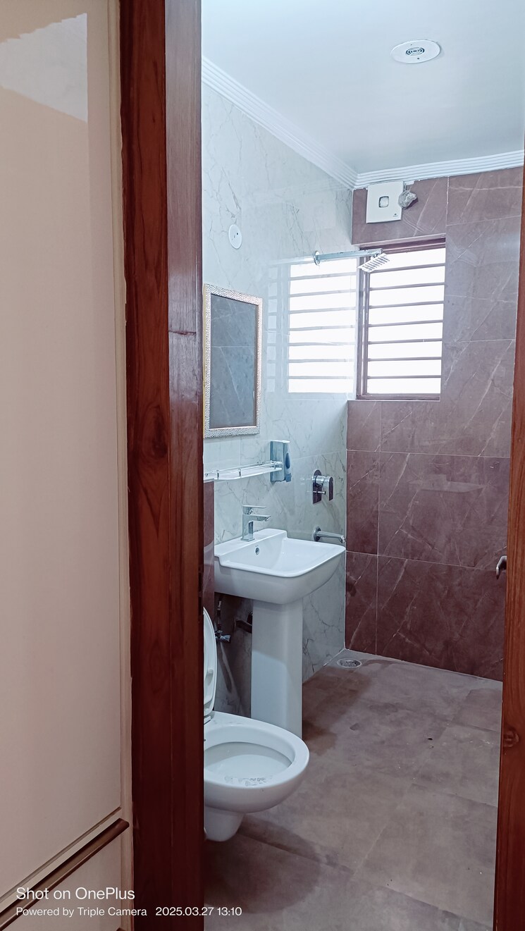 Bathroom, ashoka-enclave-3 4 Bedroom 300 Sq.Yd. Builder Floor In Sector 35 Faridabad 9496150