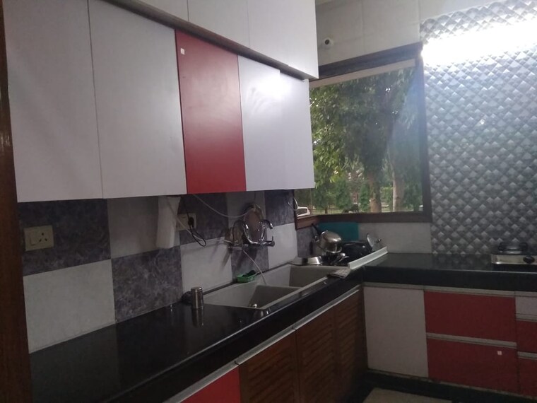 Kitchen, phi iii greater noida 6+ Bedroom 200 Sq.Mt. Independent House In Phi Iii Greater Noida Greater Noida 9495590