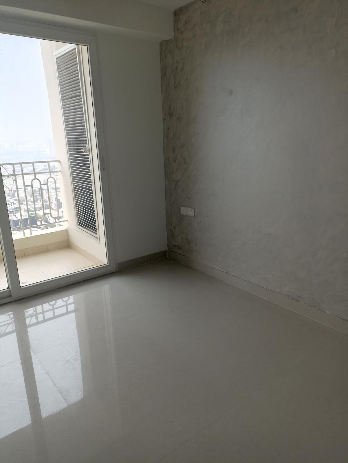 2.5 BHK + Study Room Apartment For Rent in Mahagun Mirabella