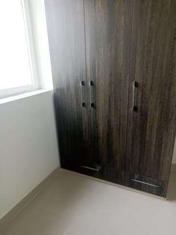 Room in 2.5 BHK Apartment at Mahagun Mirabella, Sector 79 – for Rent