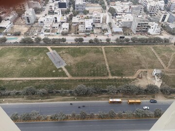 Swimming Pool in 2.5 BHK Apartment at Mahagun Mirabella, Sector 79 – for Rent