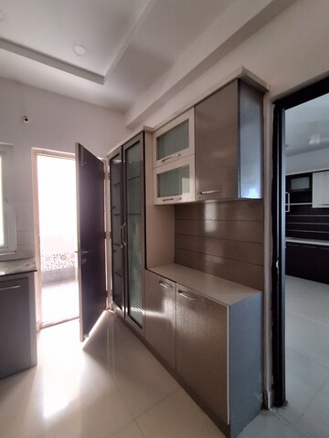 Room in 3 BHK Apartment at Hafeezpet – for Rent