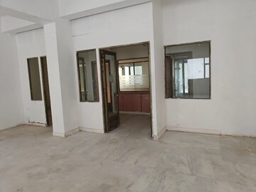 Room in  Industrial Plot at Sector 65 – for Rent