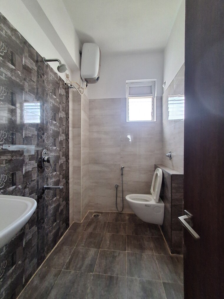 Bathroom, hafeezpet 3 Bedroom 1950 Sq.Ft. Apartment In Hafeezpet Hyderabad 9495722