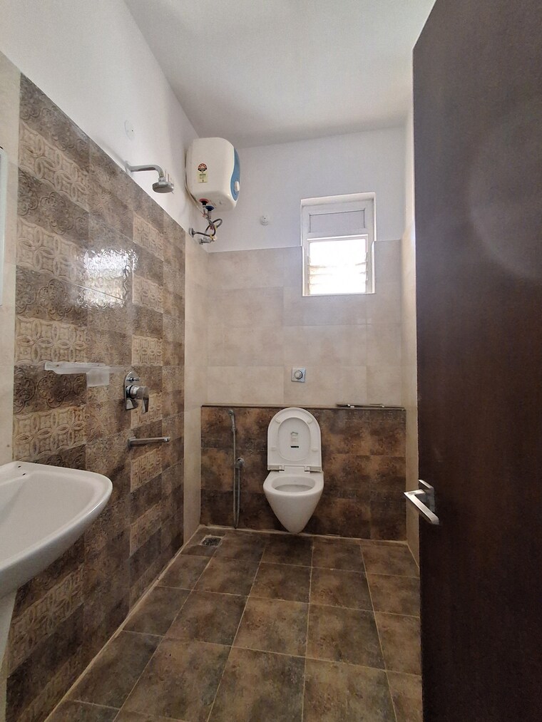 Bathroom, hafeezpet 3 Bedroom 1950 Sq.Ft. Apartment In Hafeezpet Hyderabad 9495722