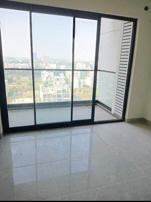 Room in 2 BHK Apartment at Ansal Paradise Diamond, Sushant Golf City – for Rent