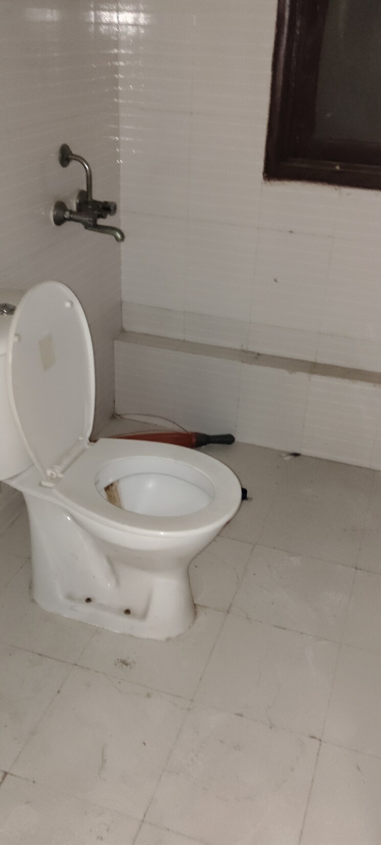 Bathroom, bptp-park-grandeura 3.5 Bedroom 2032 Sq.Ft. Apartment In Sector 82 Faridabad 9495720