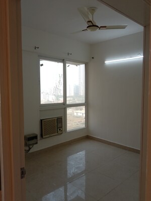 Room in 2 BHK Apartment at Signature Global Prime, Sector 63a – for Rent