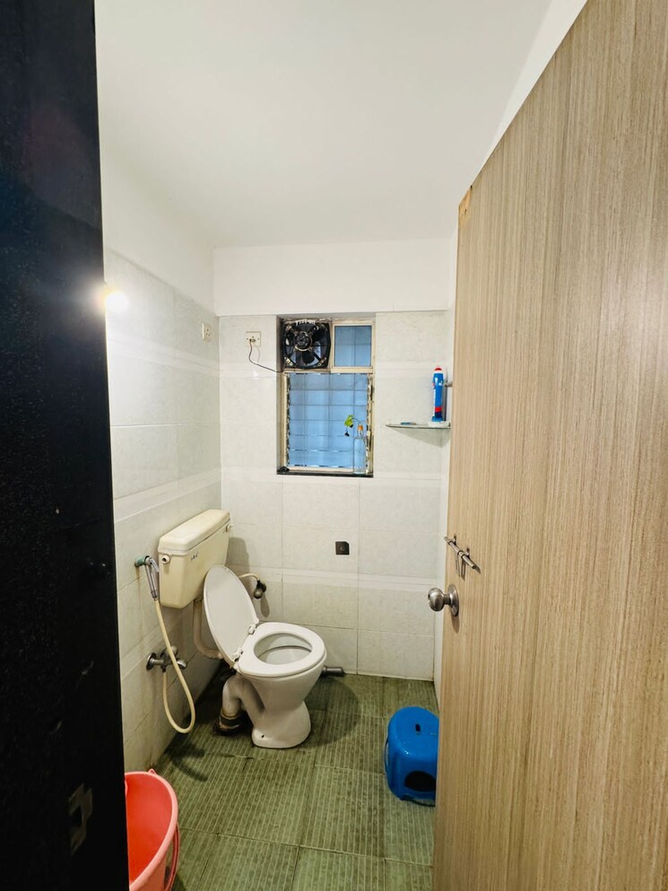 Bathroom, b-u-bhandari-everglade 2 Bedroom 800 Sq.Ft. Apartment In Kharadi Pune 9495761