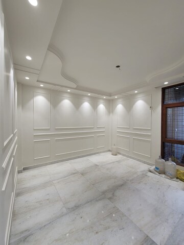 Bathroom in 2 BHK Apartment at Lajpat Nagar ii – for Rent