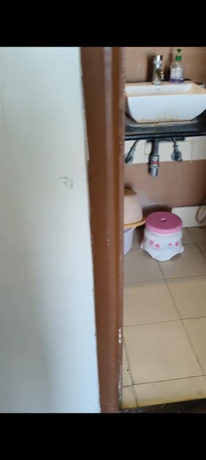 Master Bedroom in 2.5 BHK Apartment at Mahagun Mywoods, Sector 16c Greater Noida – for Sale