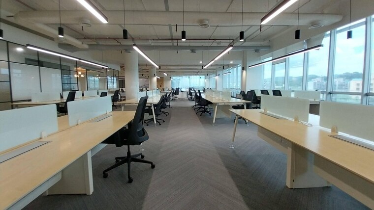 Team Area, fergusson college road Commercial Office Space 5300 Sq.Ft. In Fergusson College Road Pune 9495878