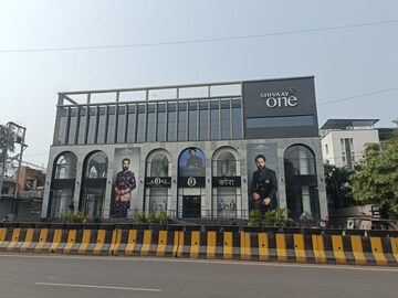  Showroom For Rent in Yashwant Niwas Road