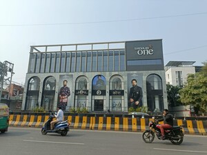  Showroom – Exterior View View at Yashwant Niwas Road - for Rent