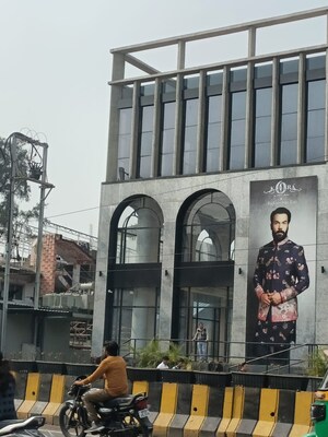  Showroom – Exterior View View at Yashwant Niwas Road - for Rent