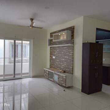 Room in 2 BHK Apartment at Vars Parkwood, Bellandur – for Rent