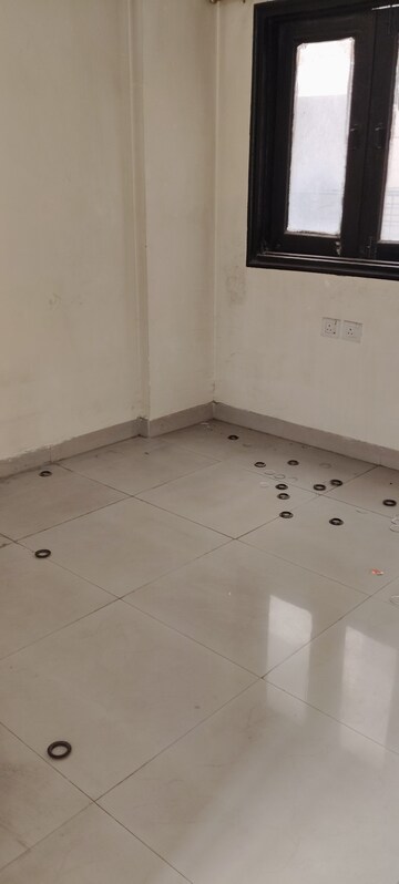 Room in 2.5 BHK Apartment at RPS Savana, Sector 88 – for Rent