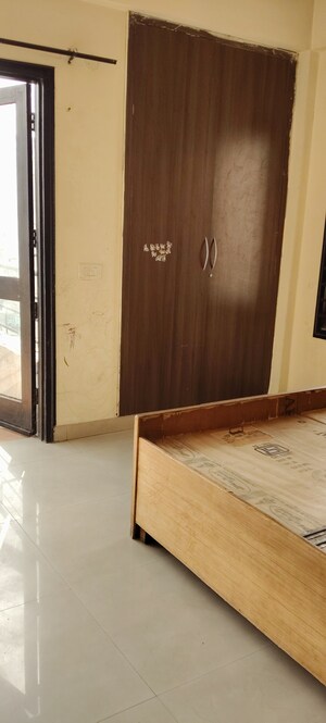 Room in 2.5 BHK Apartment at RPS Savana, Sector 88 – for Rent