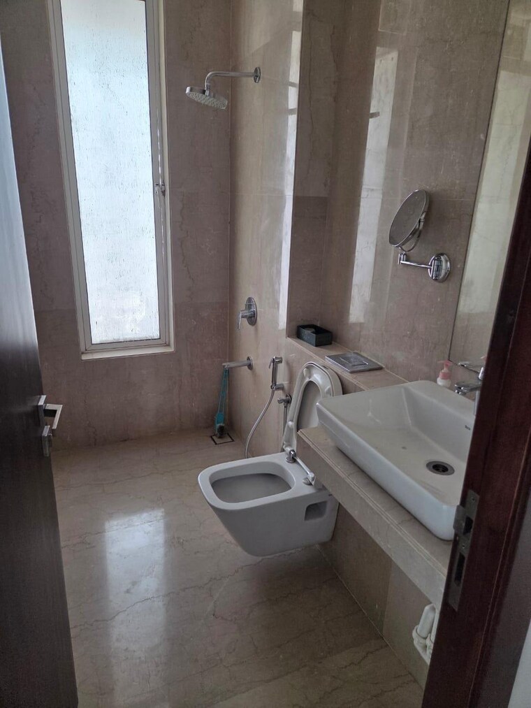 Bathroom, omkar-1973 4 Bedroom 1400 Sq.Ft. Apartment In Worli Mumbai 9495939