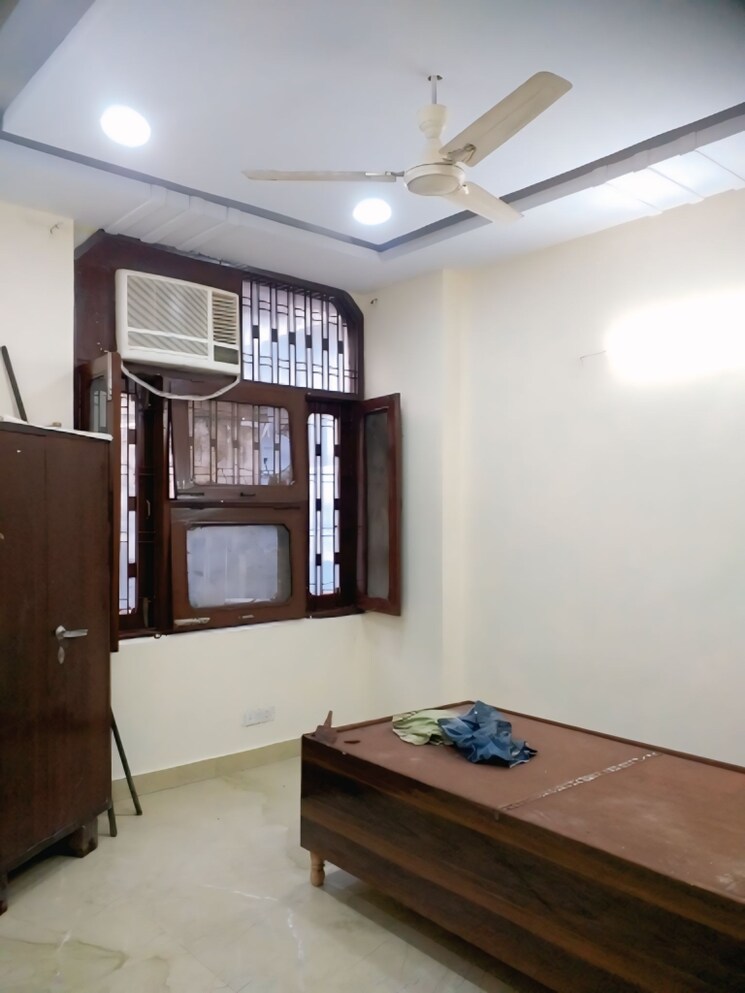 Room, old rajinder nagar 2 Bedroom 1030 Sq.Ft. Builder Floor In Old Rajinder Nagar Delhi 9496105