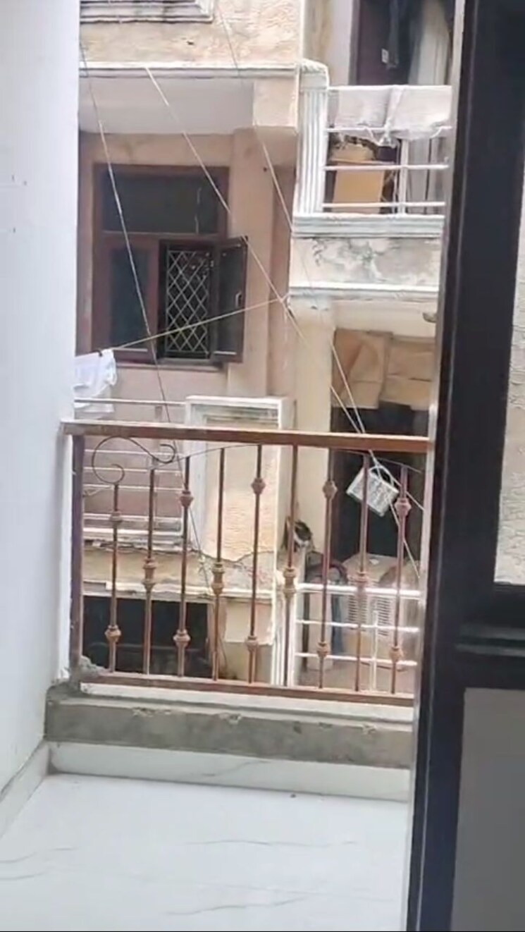 Balcony, chattarpur 1 Bedroom 450 Sq.Ft. Builder Floor In Chattarpur Delhi 9496095