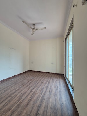Room in 2.5 BHK Apartment at Lucky Dream Heritage, Ulwe Sector 19 – for Rent
