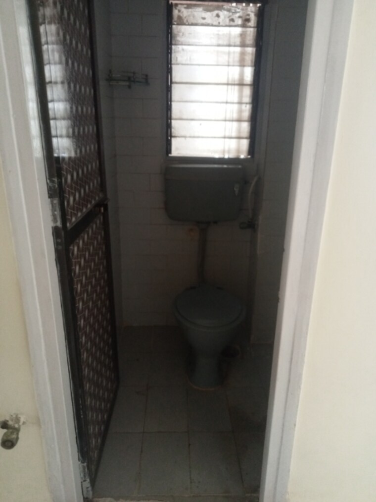 Bathroom, gokul-paradise 1 Bedroom 422 Sq.Ft. Apartment In Kandivali East Mumbai 9496701