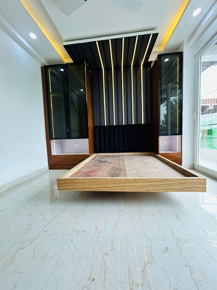 Room, chattarpur 3 Bedroom 130 Sq.Yd. Builder Floor In Chattarpur Delhi 9496385