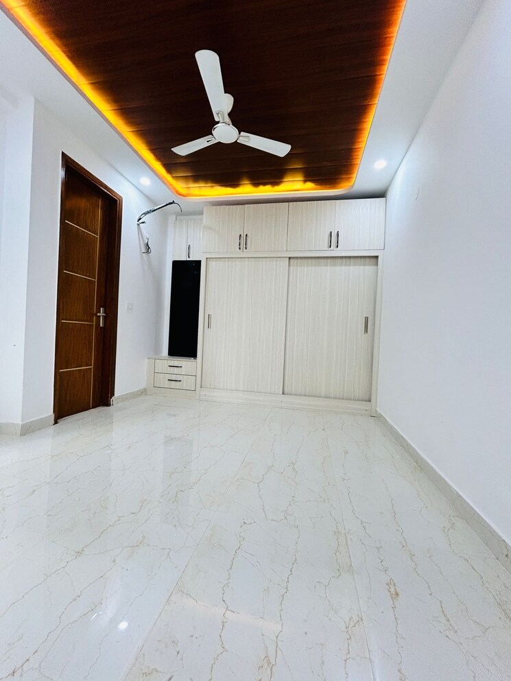 Room, chattarpur 3 Bedroom 130 Sq.Yd. Builder Floor In Chattarpur Delhi 9496385