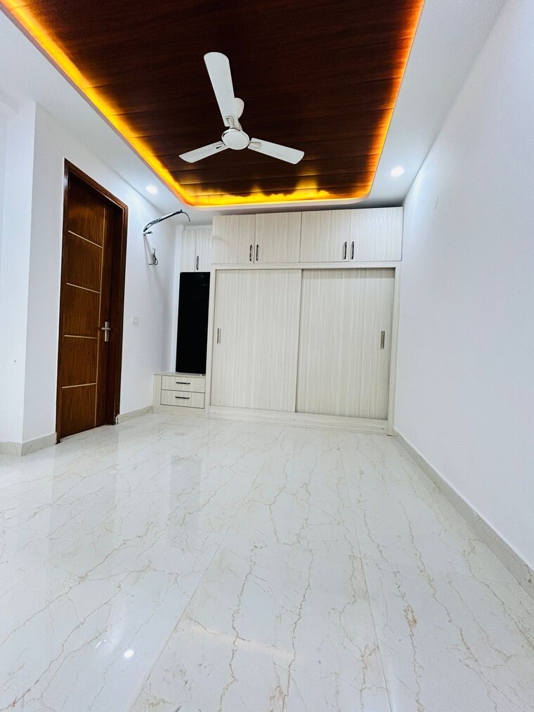 Room, chattarpur 3 Bedroom 130 Sq.Yd. Builder Floor In Chattarpur Delhi 9496385