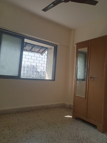 Room in 1 BHK Apartment at Gokul Paradise, Kandivali East – for Rent